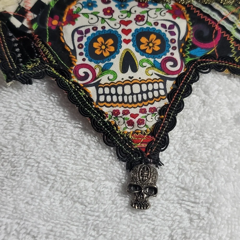 Sugar Skull wrist cuff - handmade - Picture 4 of 7